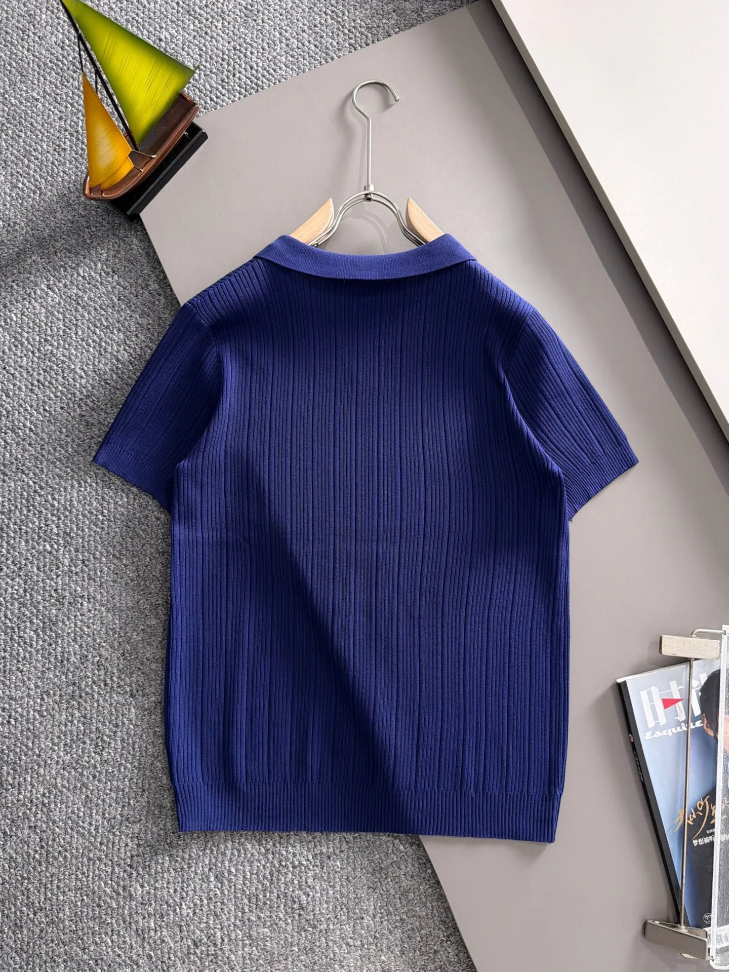 LP 36ss New Arrival men's short-sleeved T-shirt, complete with three labels, made of special high-weight linen yarn, feels substantial when weighed, and the upper body is more textured than ordinary T-shirts. This texture can cope with the weather and is suitable for both hot and cold conditions. Loose fit design, looks noble. Size: M to 3XL